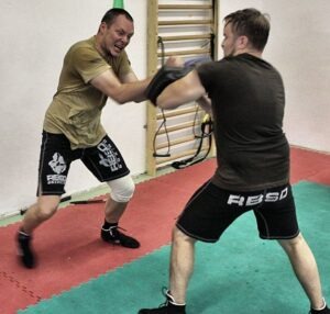 Naši mentory jsou: Lee Morrison – systém Urban Combatives, Jerry Wetzel – Red Zone Threat Management, Martin Mikolášek – RBSD Aktuální prioritou v tréninku je systém Urban Combatives, z něhož vychází i název našeho klubu.